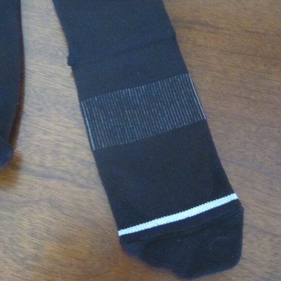 NWOT - 1 pair Girls/ Women's LULULEMON Black Socks Size L - Picture 4 of 6
